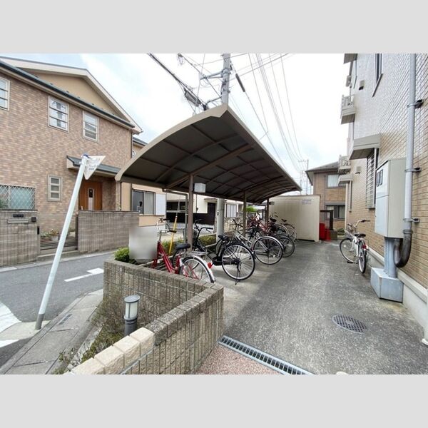 現地周辺 (駐輪場)