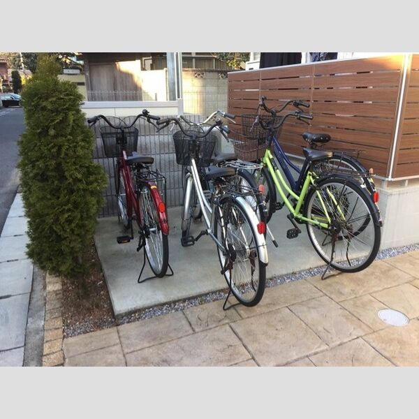 現地周辺 (駐輪場)