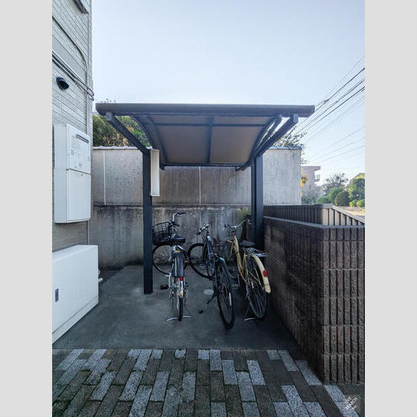 現地周辺 (駐輪場)
