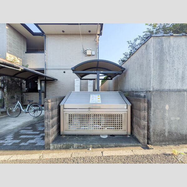 現地周辺 (ゴミ置場)