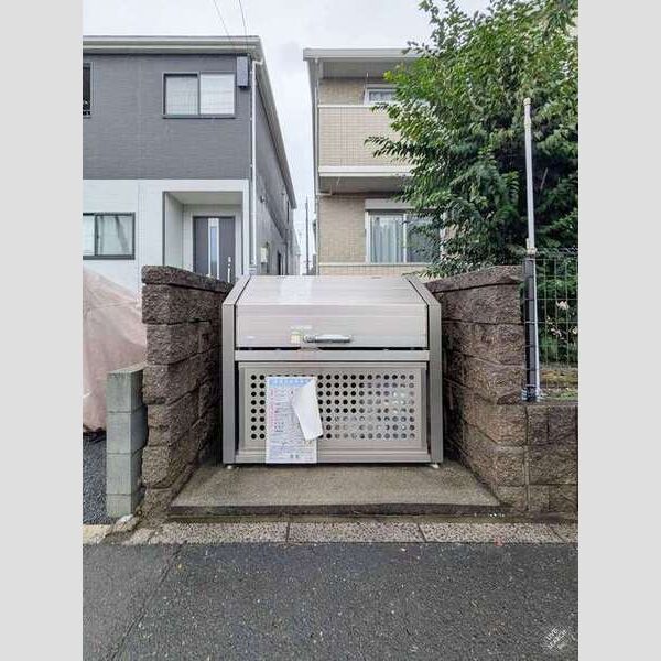 現地周辺 (ゴミ置場)