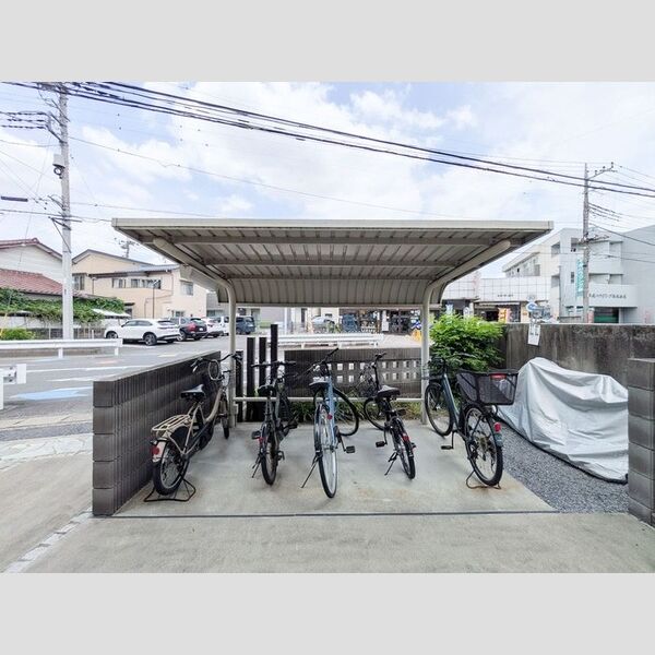 現地周辺 (駐輪場)