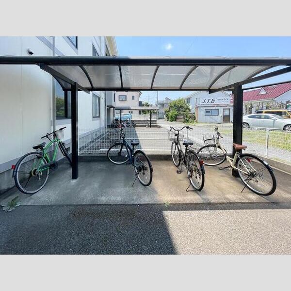 現地周辺 (駐輪場)