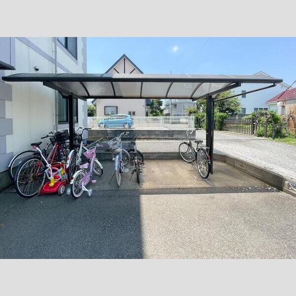 現地周辺 (駐輪場)