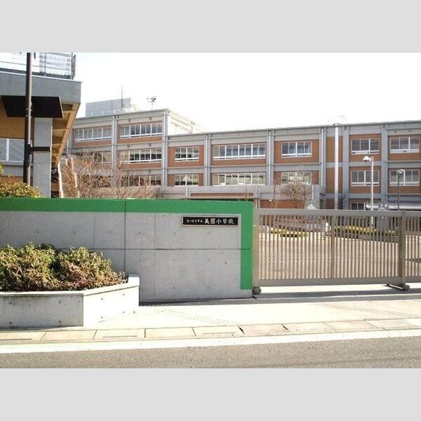 現地周辺 (さいたま市立美園小学校(679m))