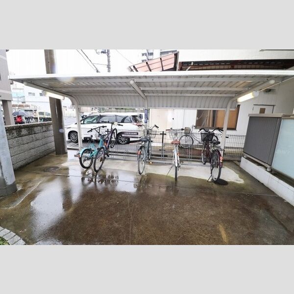 現地周辺 (駐輪場)