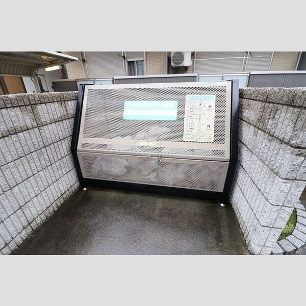 現地周辺 (ゴミ置き場)