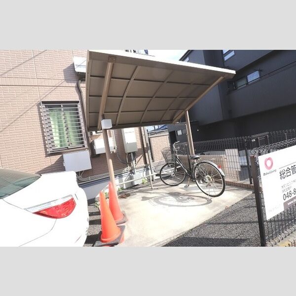 現地周辺 (駐輪場)