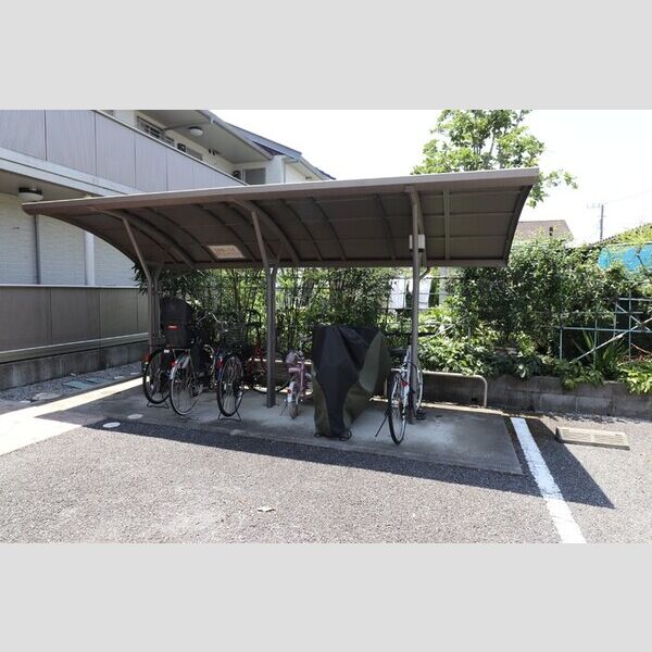 現地周辺 (駐輪場)