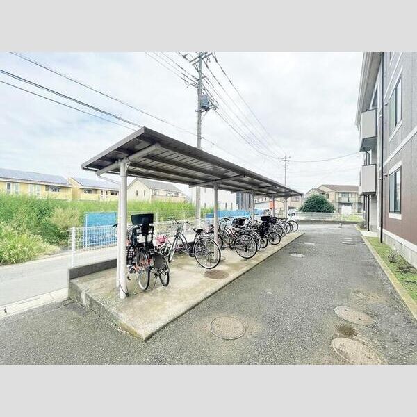 現地周辺 (駐輪場)