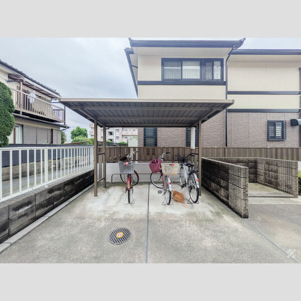 現地周辺 (駐輪場)