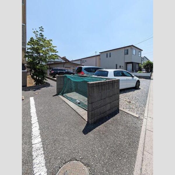 現地周辺 (専用ゴミ置き場)