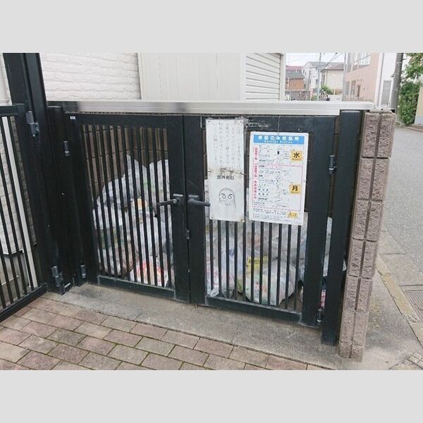 現地周辺 (ゴミ置き場)