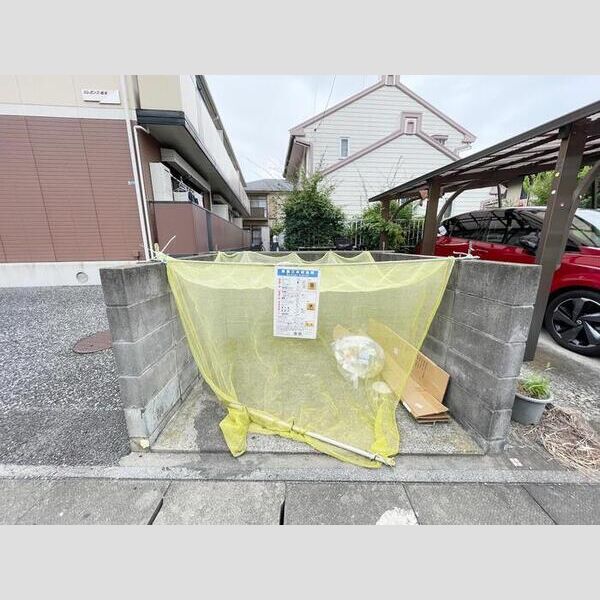 現地周辺 (ゴミ置き場)