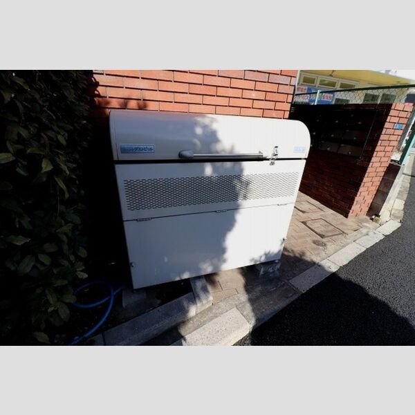 現地周辺 (専用ゴミ置き場)