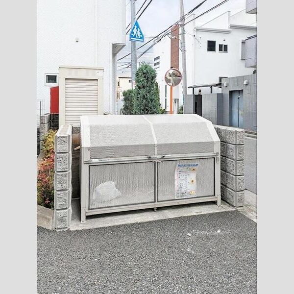 現地周辺 (専用ゴミ置き場)
