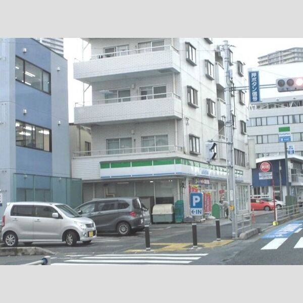 現地周辺 (ファミリーマート浦和白幡店(751m))