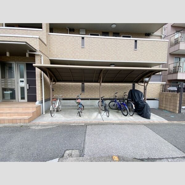 現地周辺 (駐輪場)