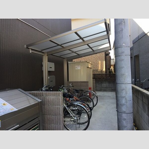 現地周辺 (駐輪場)