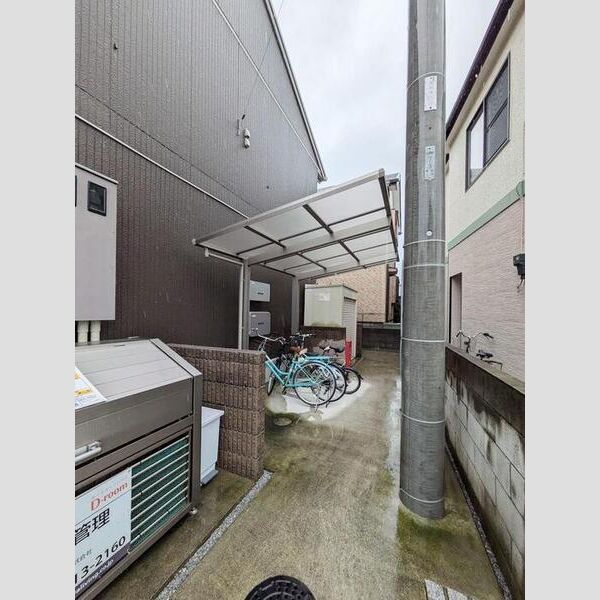 現地周辺 (駐輪場)