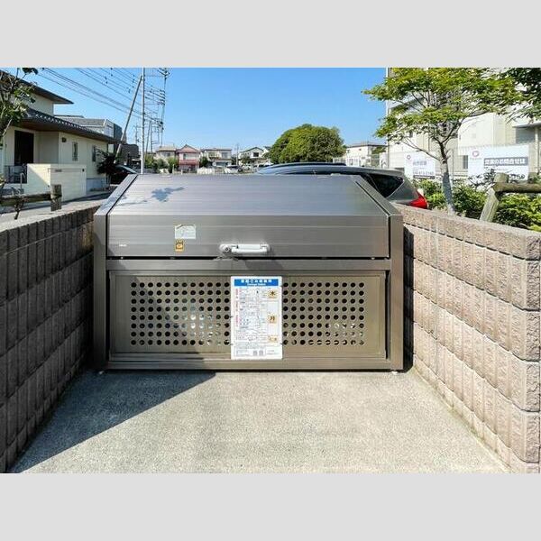 現地周辺 (専用ゴミ置き場)