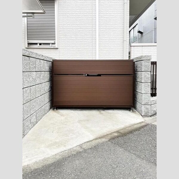 現地周辺 (専用ゴミ置き場)