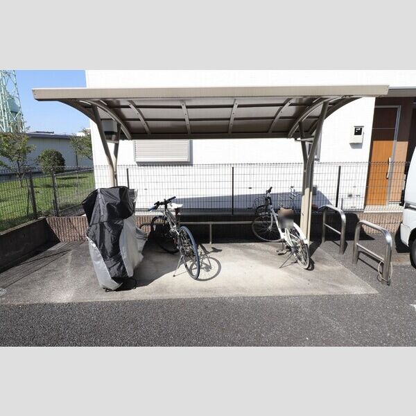 現地周辺 (駐輪場)