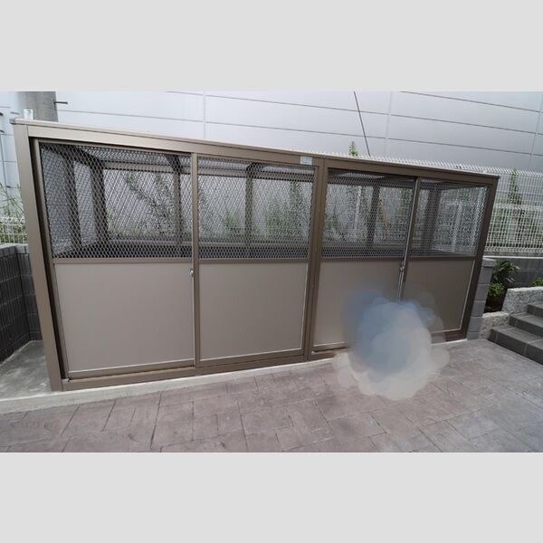 現地周辺 (専用ゴミ置き場)