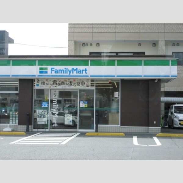 現地周辺 (ファミリーマート浦和美園駅前店)