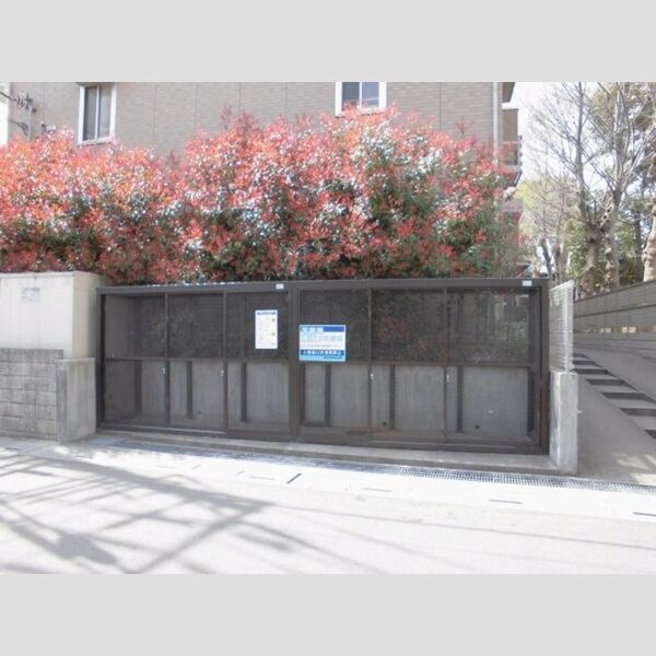 現地周辺 (ゴミ置き場)