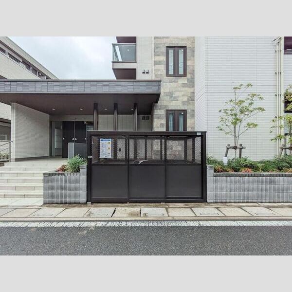 現地周辺 (専用ゴミ置き場)