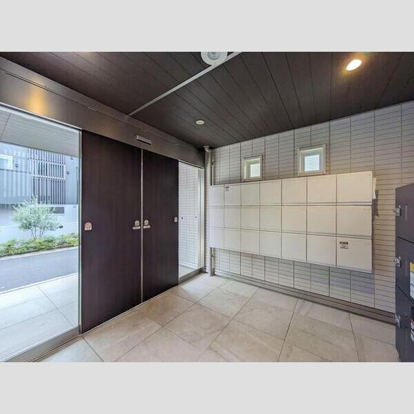 エントランス (エントランス)