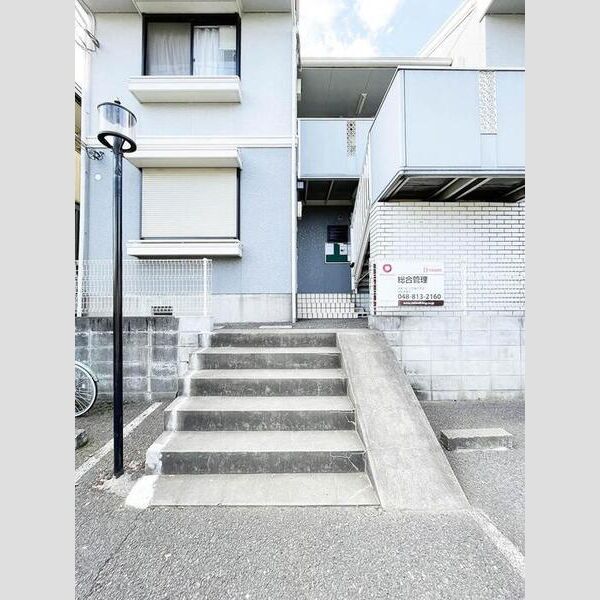 エントランス (エントランス)