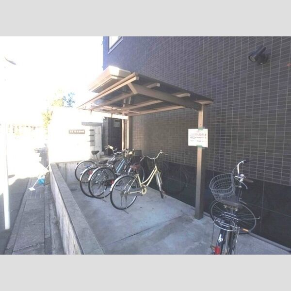 現地周辺 (駐輪場)