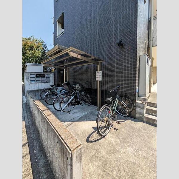 現地周辺 (駐輪場)