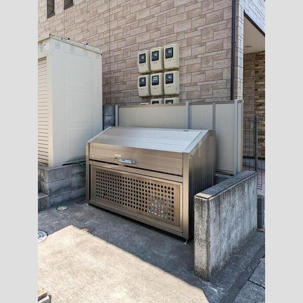 現地周辺 (専用ゴミ置き場)