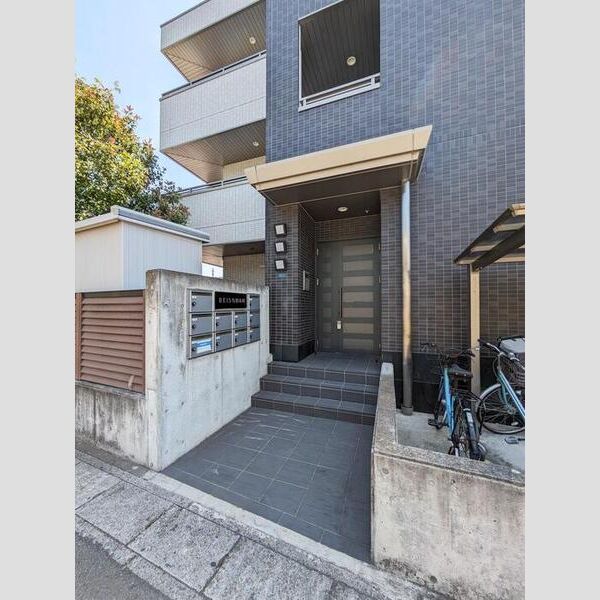 エントランス (エントランス)