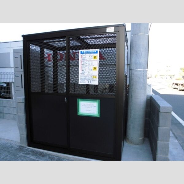 現地周辺 (専用ゴミ置き場)