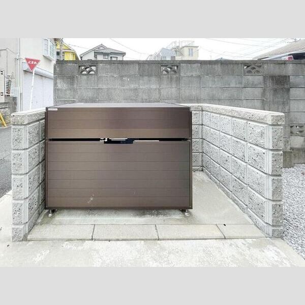 現地周辺 (専用ゴミ置き場)