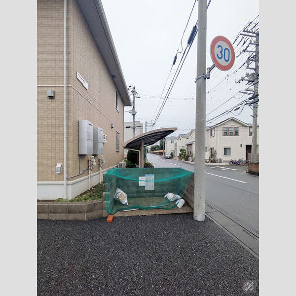 現地周辺 (ゴミ置場)