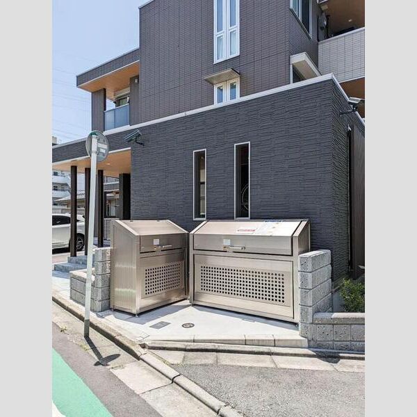 現地周辺 (専用ゴミ置き場)