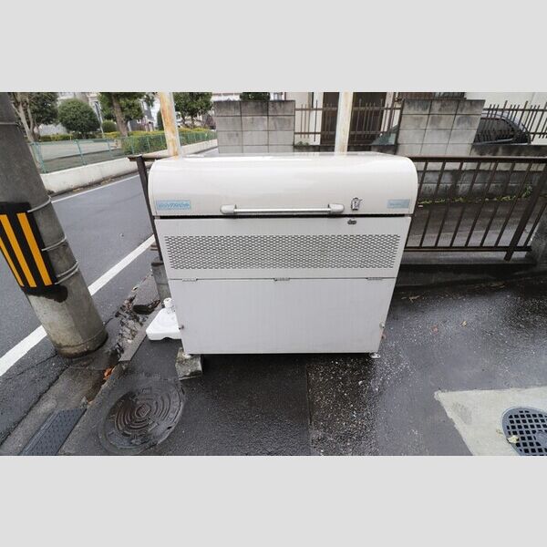 現地周辺 (ゴミ置き場)