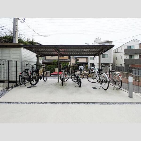 現地周辺 (駐輪場)