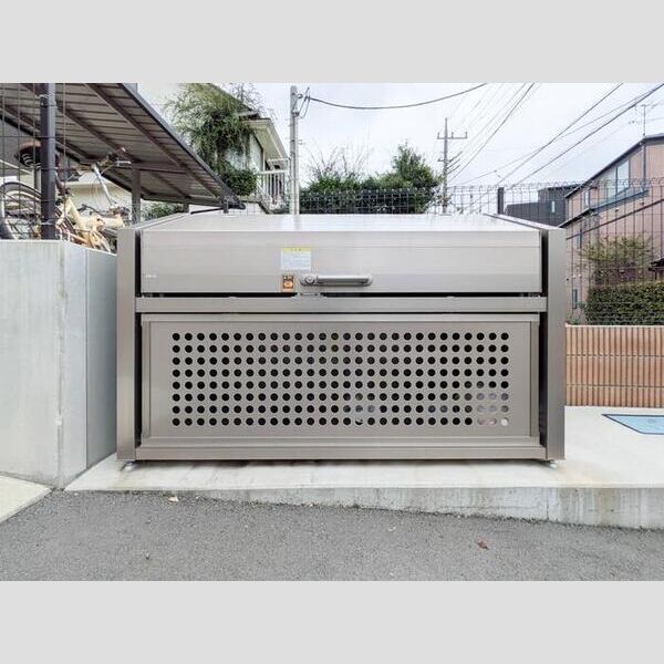 現地周辺 (専用ゴミ置き場)