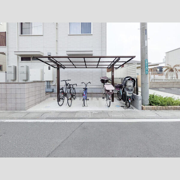 現地周辺 (駐輪場)