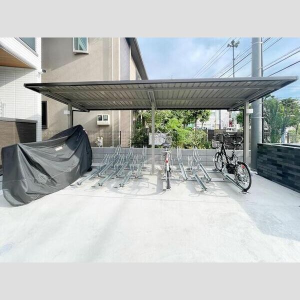 現地周辺 (駐輪場)