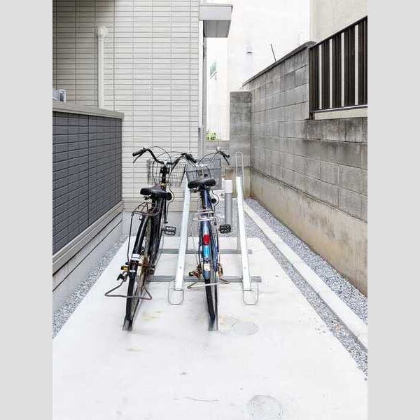 現地周辺 (駐輪場)