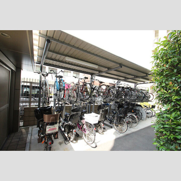 現地周辺 (駐輪場)