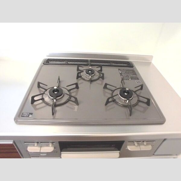 キッチン (三口コンロ)