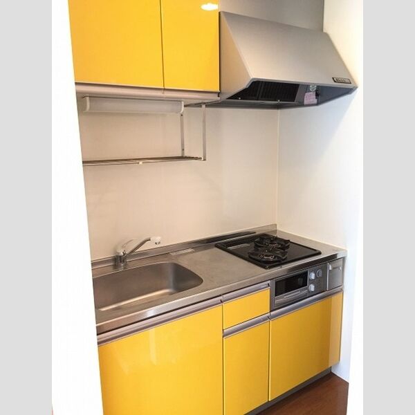 キッチン (2口コンロのシステムキッチン)